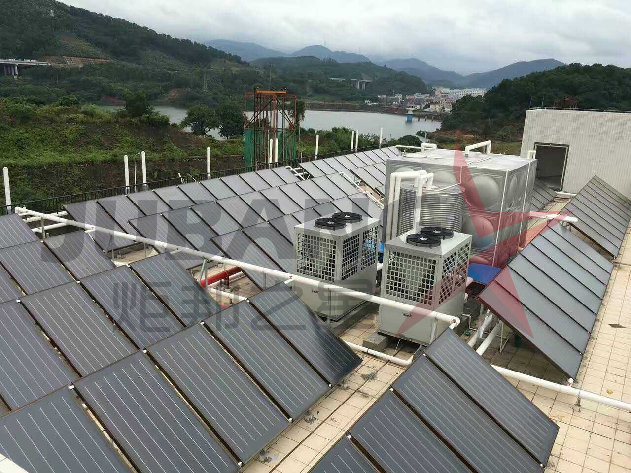 酒店安裝空氣能熱水器還是太陽能熱水器好？